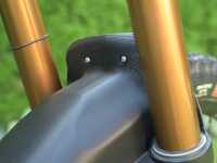 FOX36MY18_racing_rignt_bolting_part.jpg