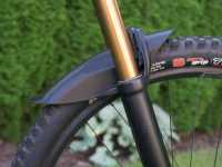 FOX36MY18_racing_rignt.jpg