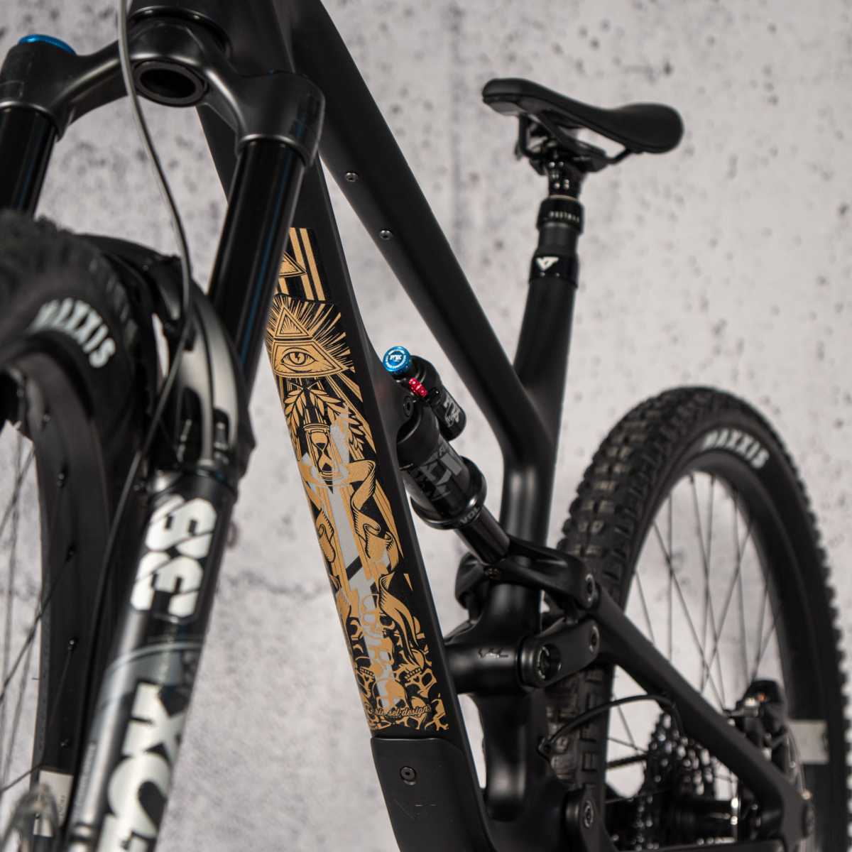 frame-guard-illuminati-gold-24058-fp-f002.jpg