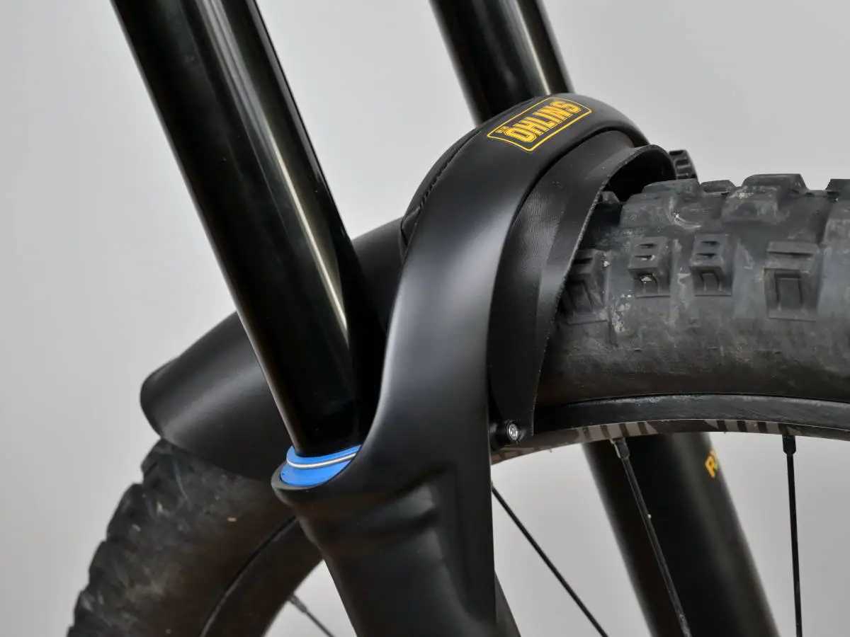 ohlins_rxf38m2_mini_mudguard_right_front_view.jpg