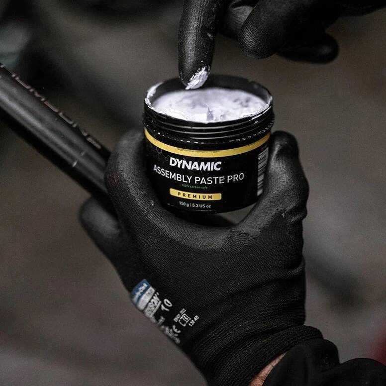 pol_pl_Pasta-DYNAMIC-Bike-Care-Carbon-Assembly-Paste-150-g-5534_6.jpg