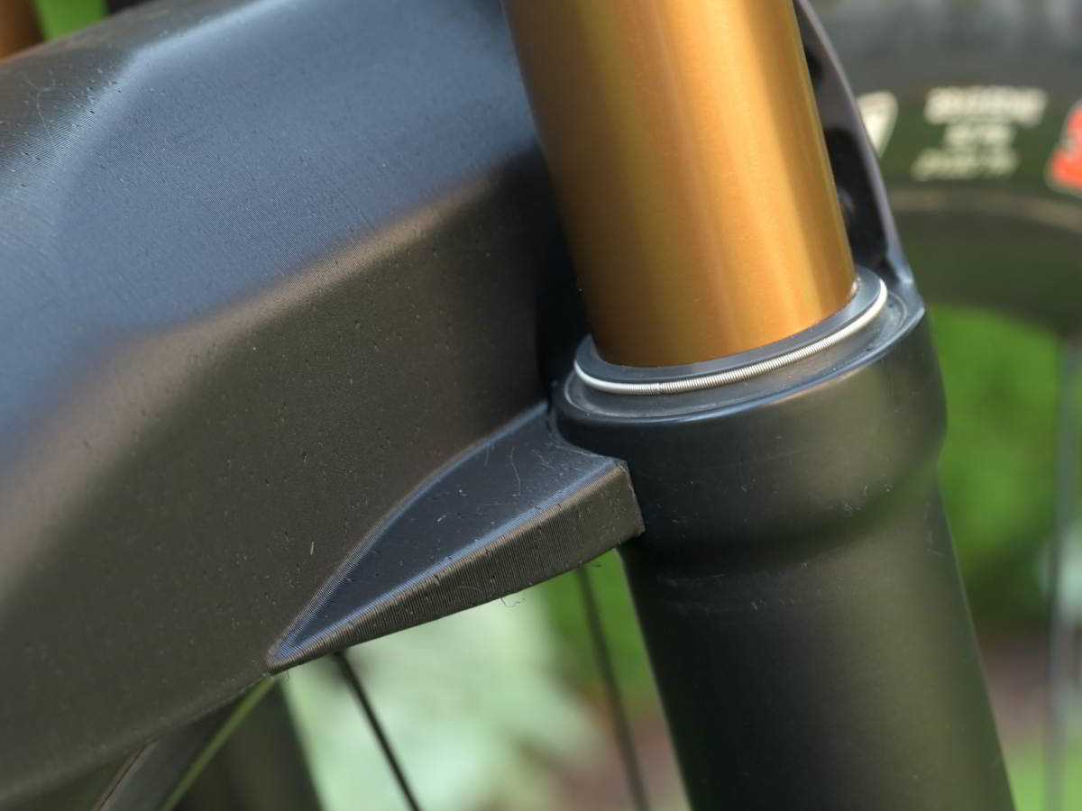 FOX36MY18_racing_seal_protector.jpg