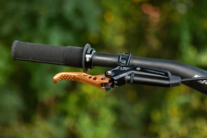 mountain-bike-handlebar-textured-grip-orange-brake-lever.jpg