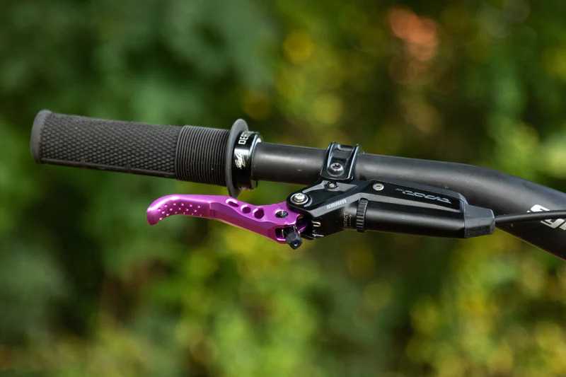 mountain-bike-handlebar-purple-brake.jpg